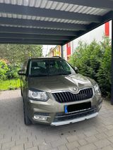 Skoda Yeti 2.0 TDI 4x4 DSG Elegance/TÜV NEU/PANO/NAVI - Skoda Yeti: Leder, Navigationssystem