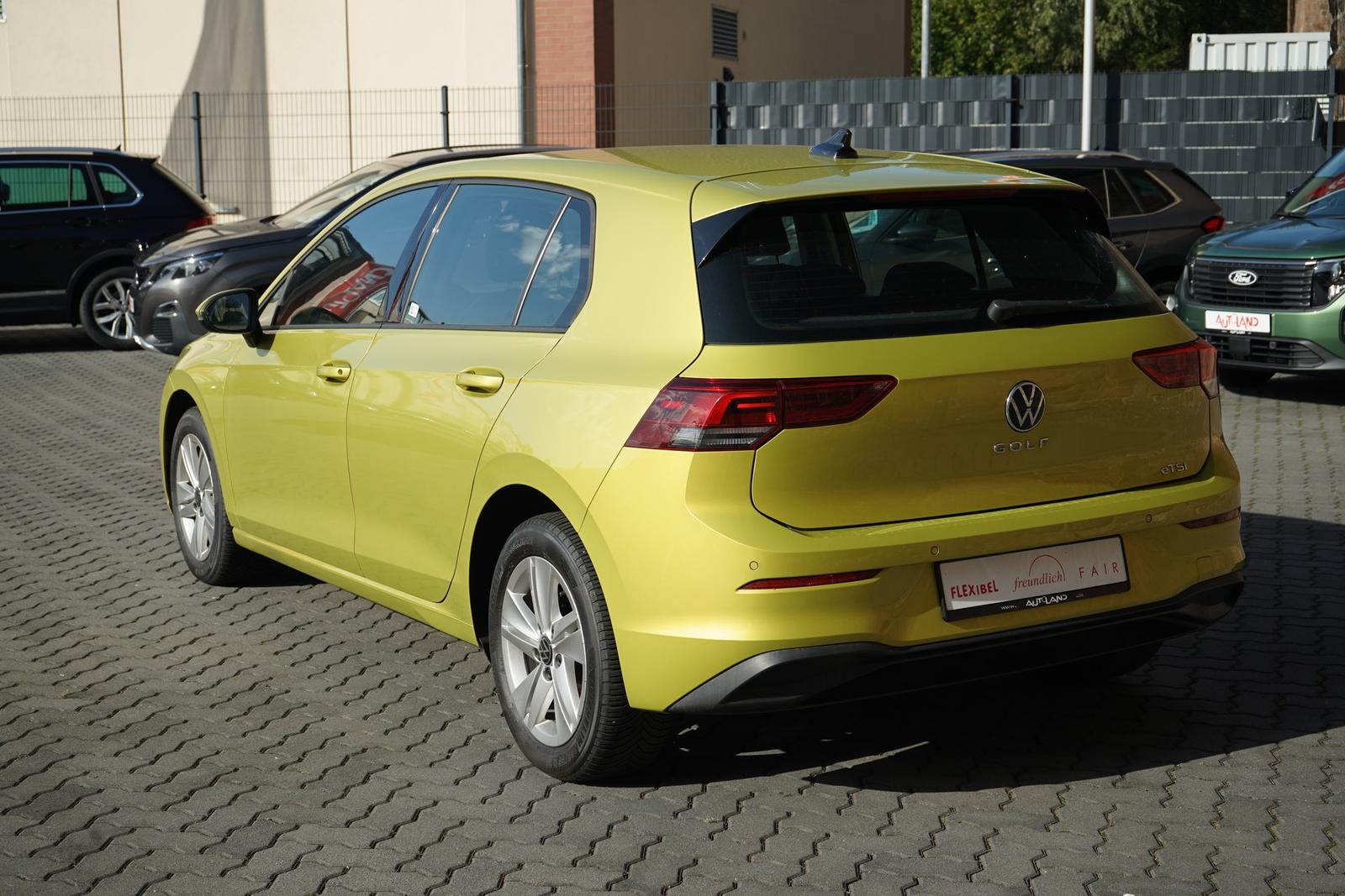 Volkswagen Golf VIII 1.0 eTSI Life LED Navi Sitzheizung ACC, миниатюра 4