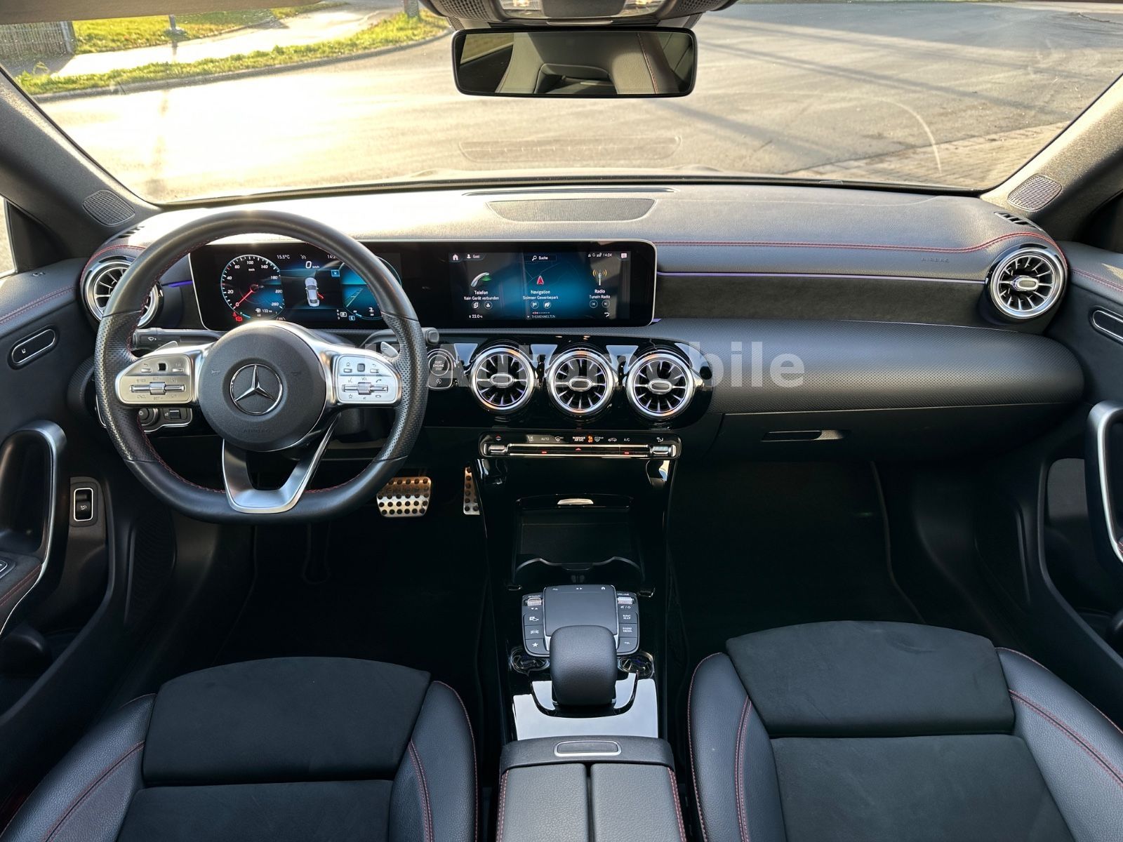 Fahrzeugabbildung Mercedes-Benz CLA 200 AMG-Line/Night-Paket/Navi/LED/AHK