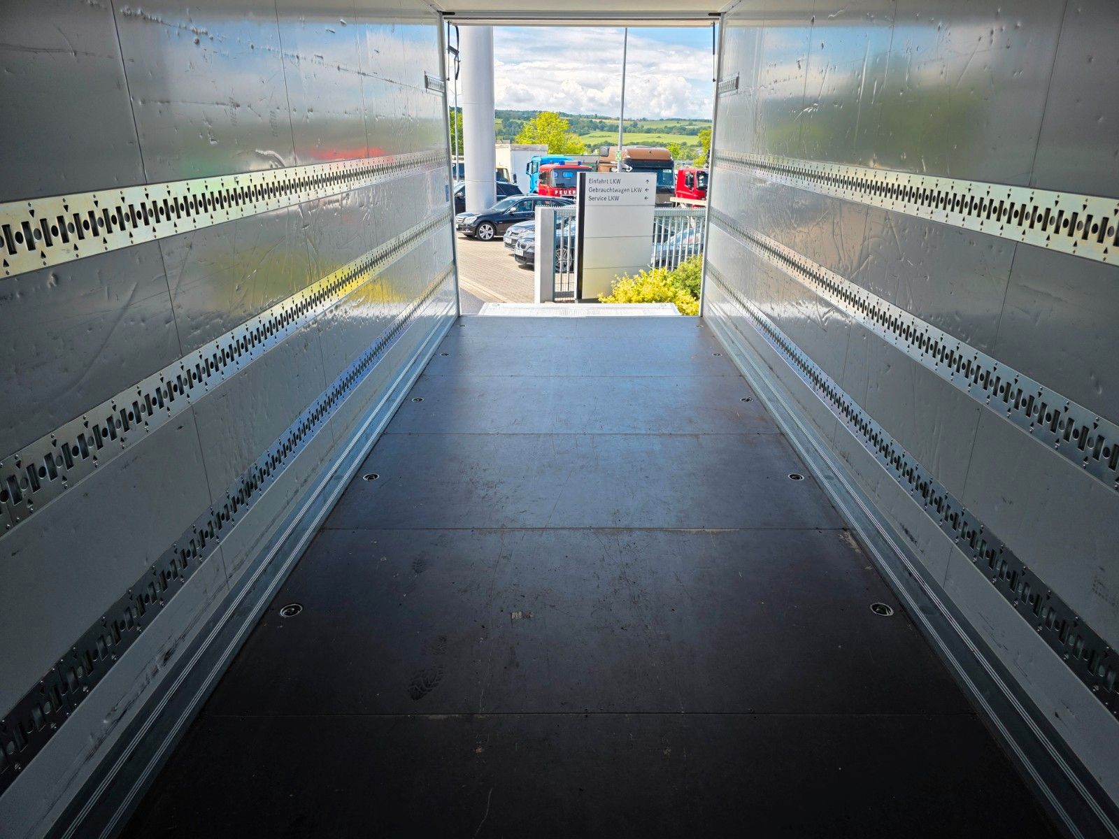 Fahrzeugabbildung Mercedes-Benz Actros 1833 L Retarder 2x Bett LBW Bär 1.500kg