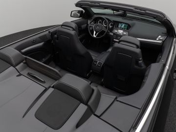 Fahrzeugabbildung Mercedes-Benz E 200 Cabrio LED Sitzhzg Navi PDC Tempomat Leder