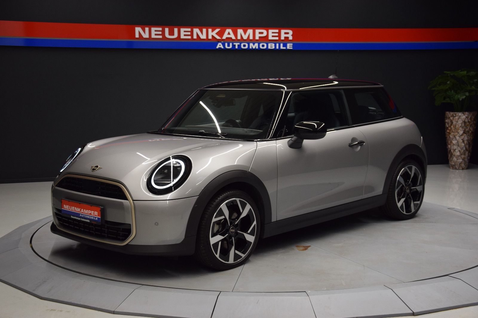 Fahrzeugabbildung MINI CooperCOOPER Mini 3-trg. Favoured Trim HUD Leder