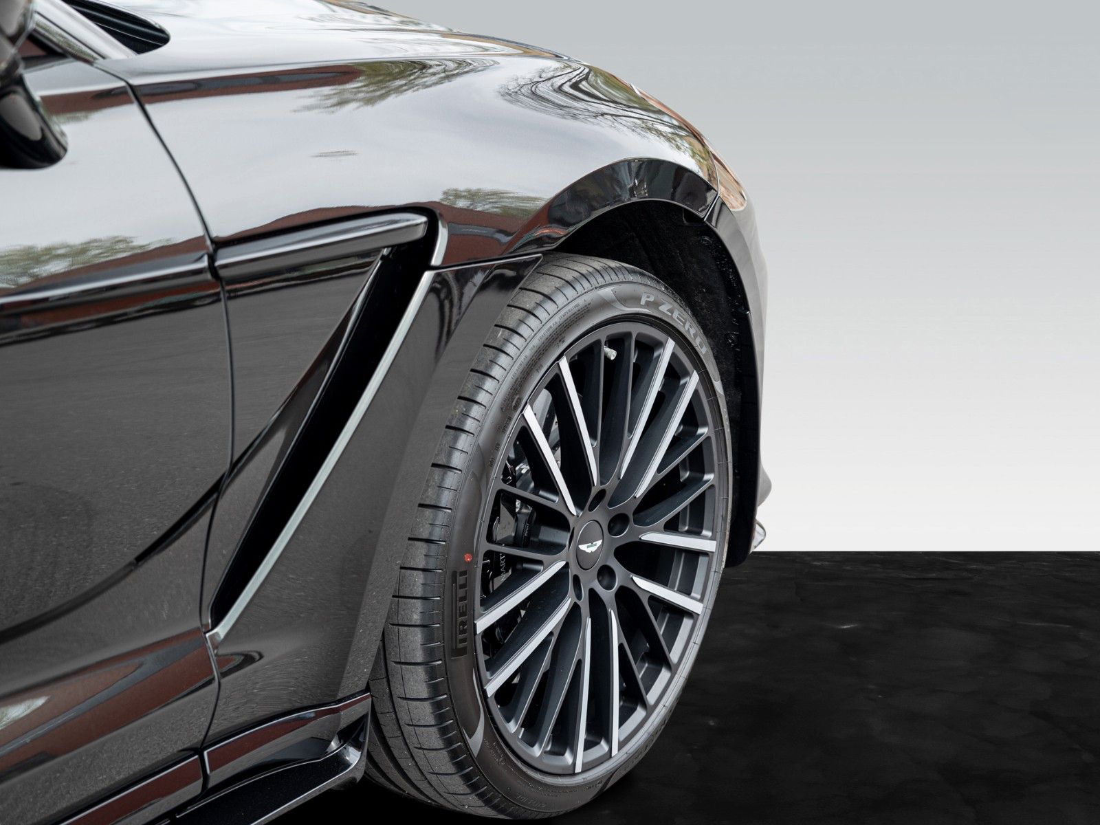 Aston Martin DBX707 | Carbon Trim | Privacy Glass foto 8
