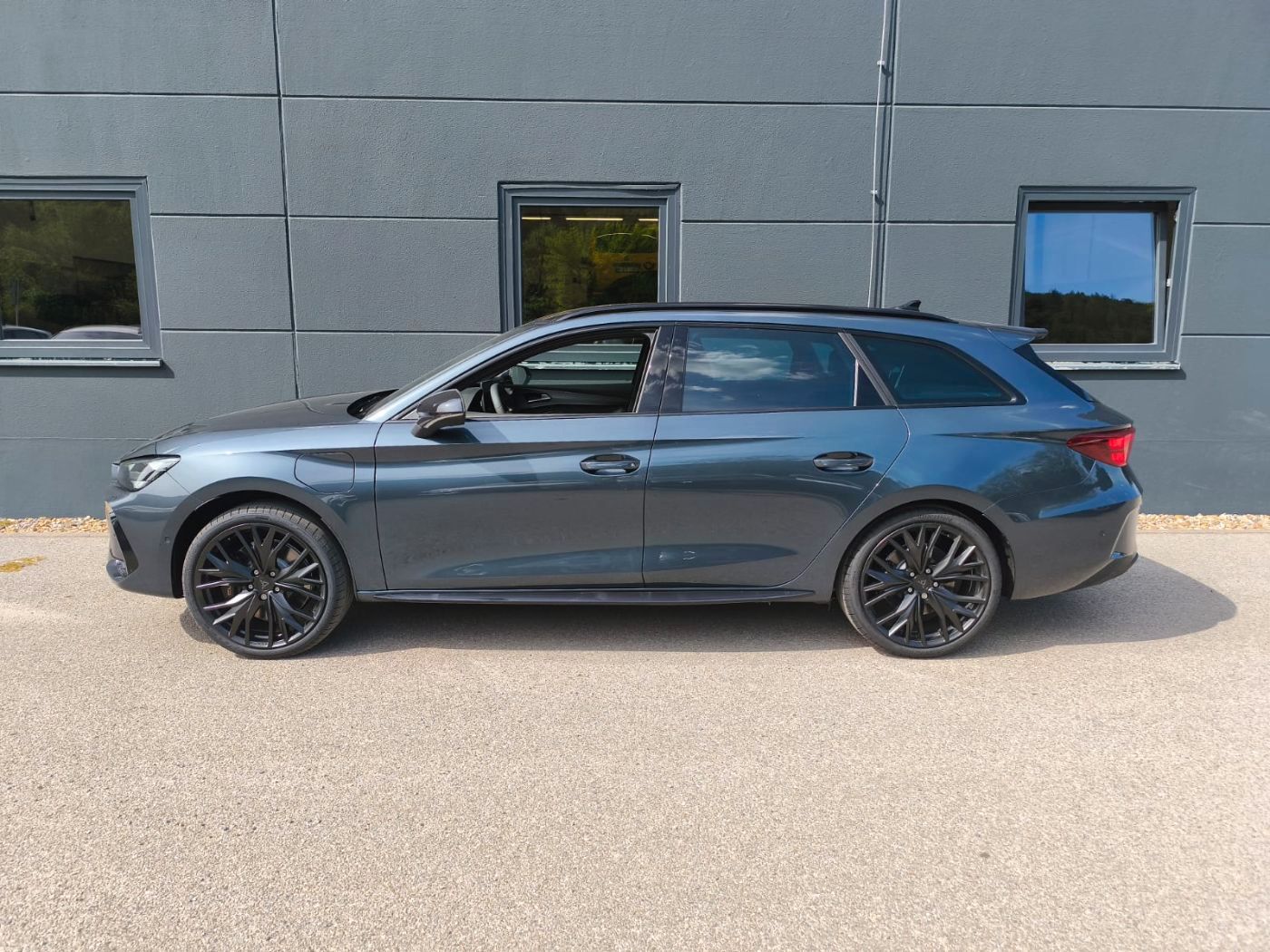 Cupra Leon Sportstourer 1.5 eHybrid VZ BLACK ab 299.- imagem 3