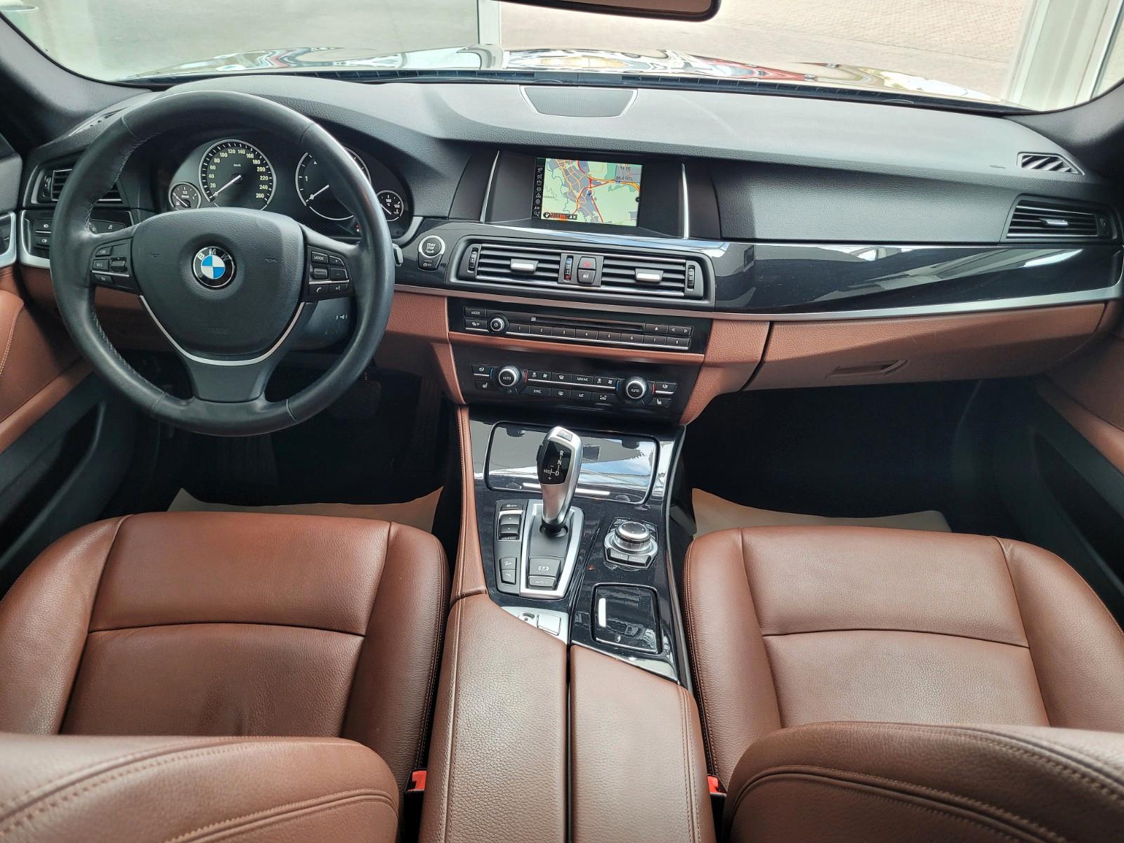 BMW 520d xDrive ModernLine/Aut/Panorama/Leder/18"