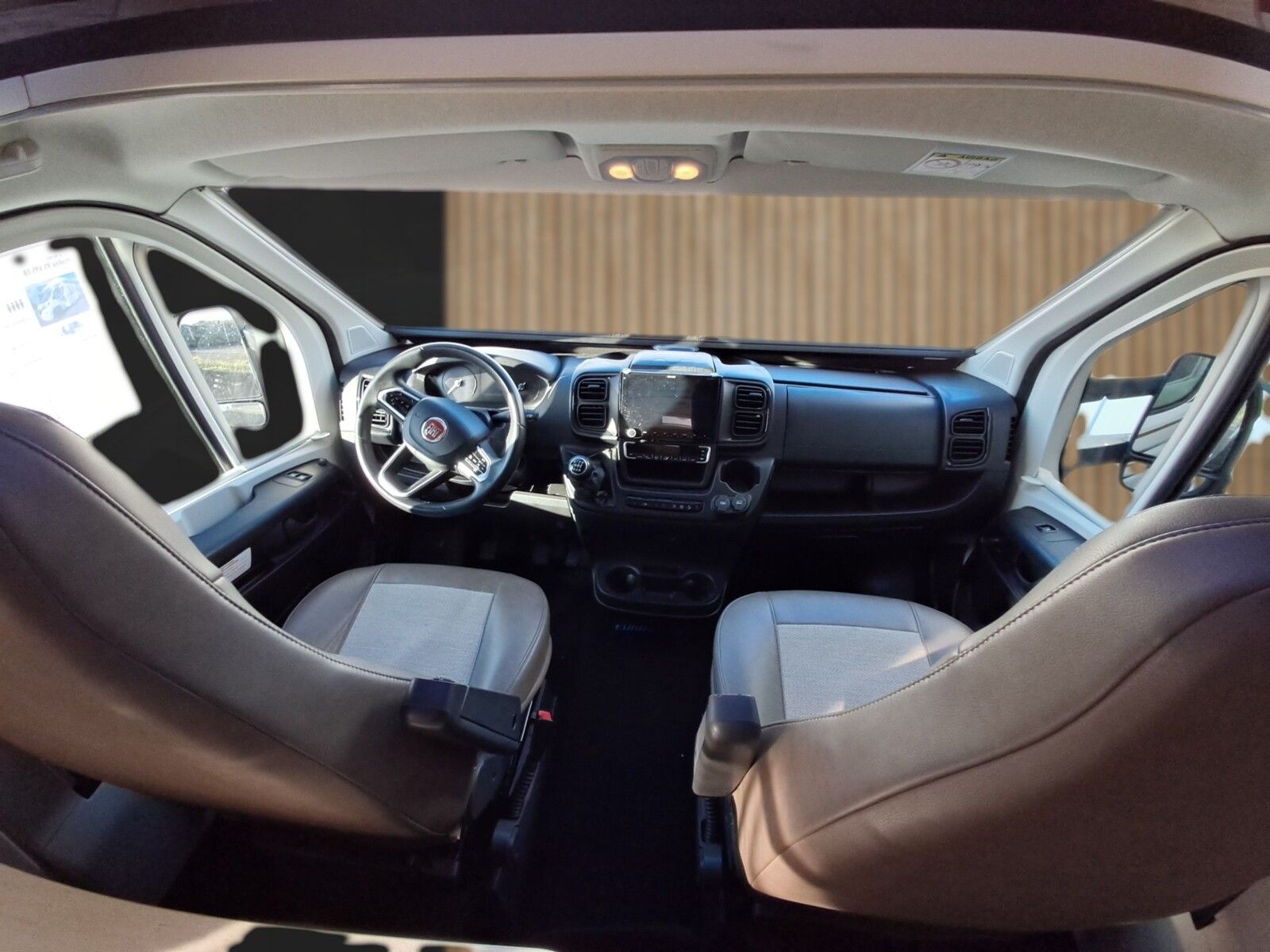 Fahrzeugabbildung Eura Mobil Profila RS 695 EB Mondial Prestige Solar TV/SAT