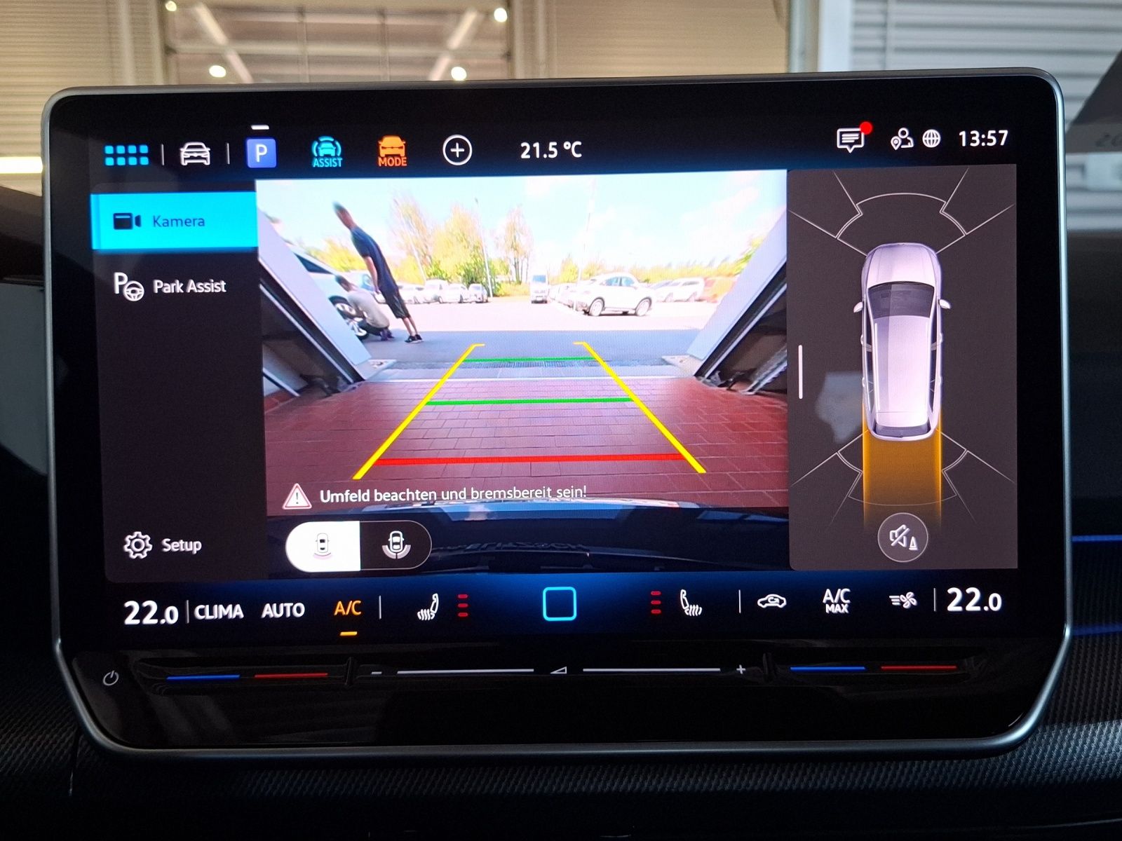 Fahrzeugabbildung Volkswagen Golf VIII Variant eTSI R-Line DSG LED Navi AID A