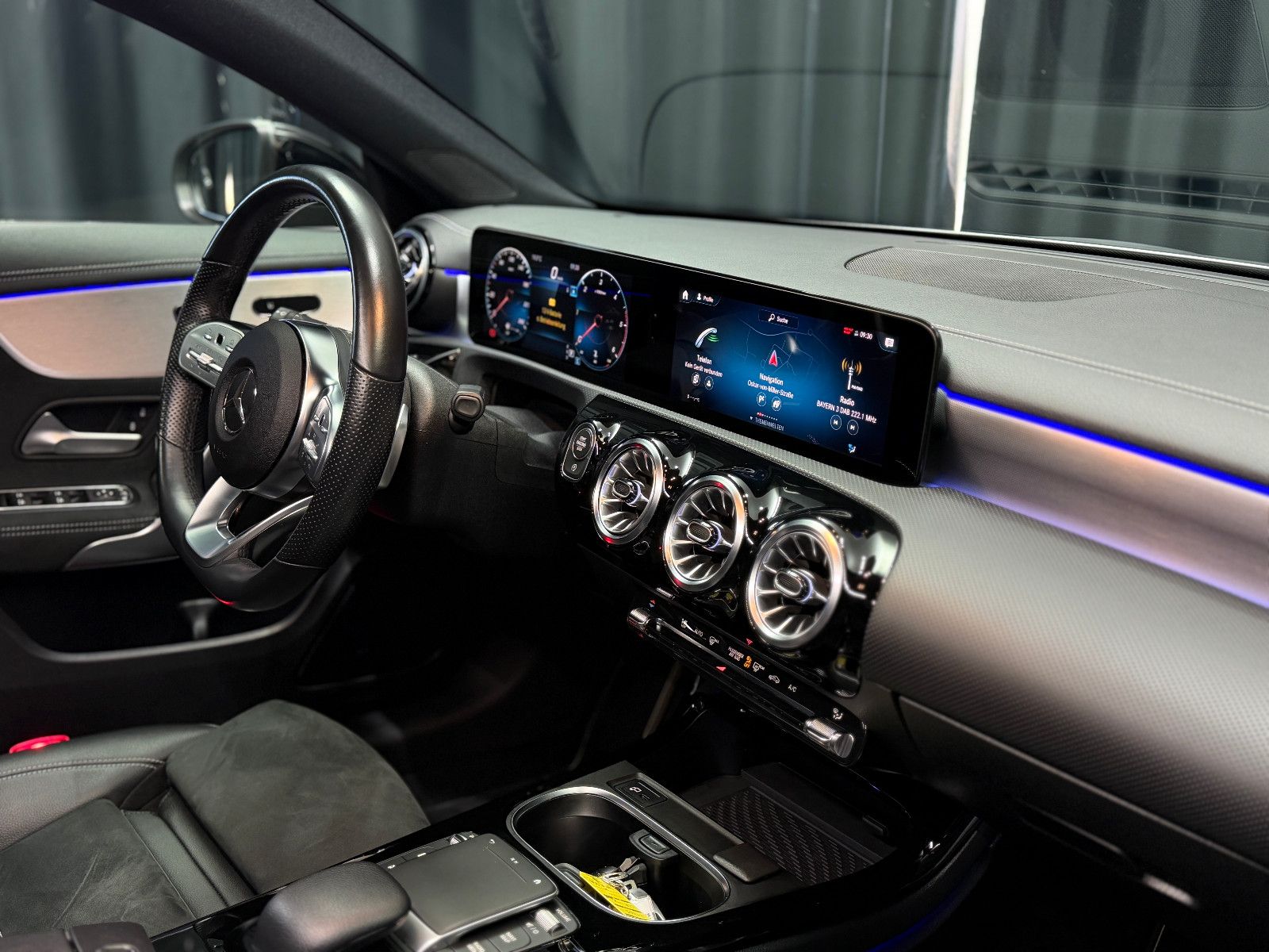 Fahrzeugabbildung Mercedes-Benz CLA 200 d|AMG-LINE|KAMER|BURMESTER|