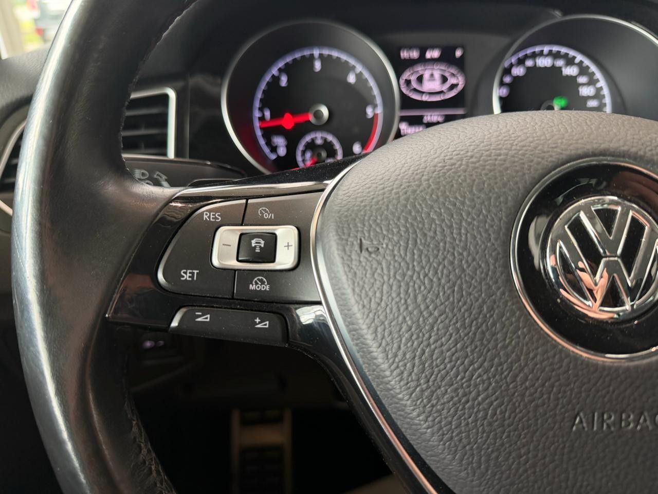 Fahrzeugabbildung Volkswagen Golf Sportsvan TDI DSG SOUND NAVI AHK ACC ALU