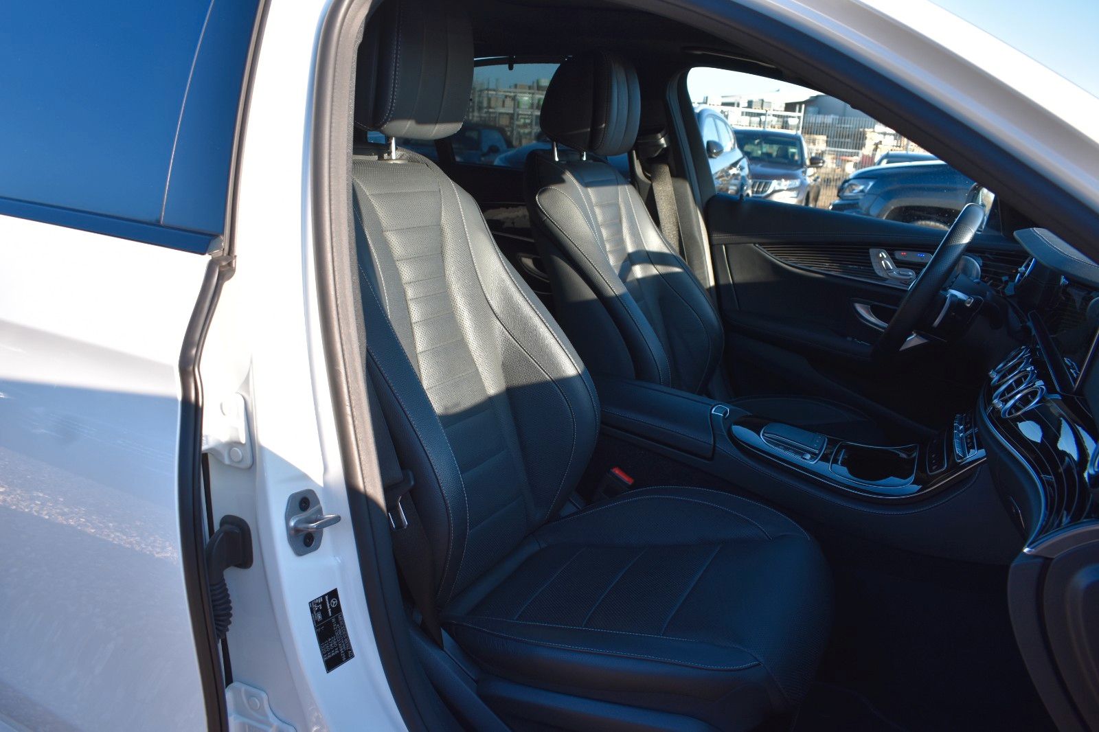 Fahrzeugabbildung Mercedes-Benz E 400d  Lim. 4Matic designo Multibeam AMG Line