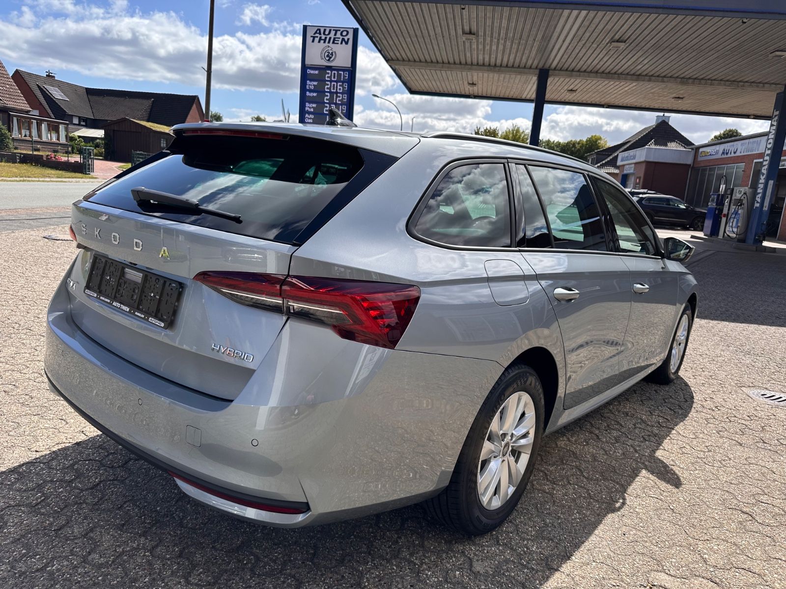 Fahrzeugabbildung SKODA Octavia Combi 1.5 TSI Selection DSG LED/ACC/APP