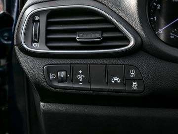 Hyundai i30 cw Pure Kamera Navi SHZ PDC TEMP