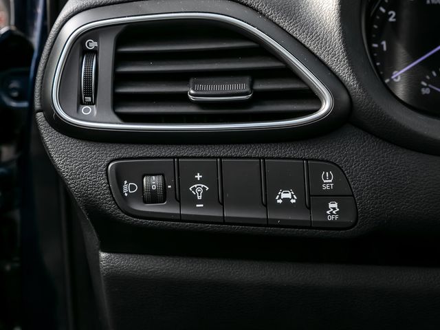 Hyundai i30 cw Pure Kamera Navi SHZ PDC TEMP