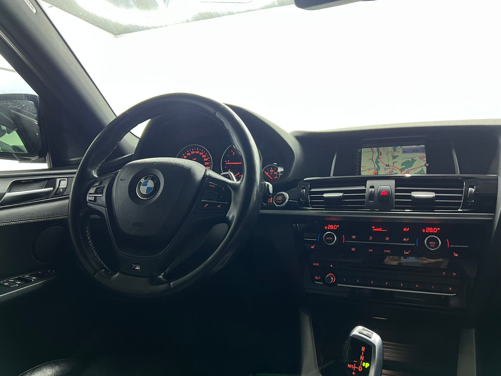 Fahrzeugabbildung BMW X4 xDrive 20 d M SPORT PAKET/LEDER/NAVI/KAMERA