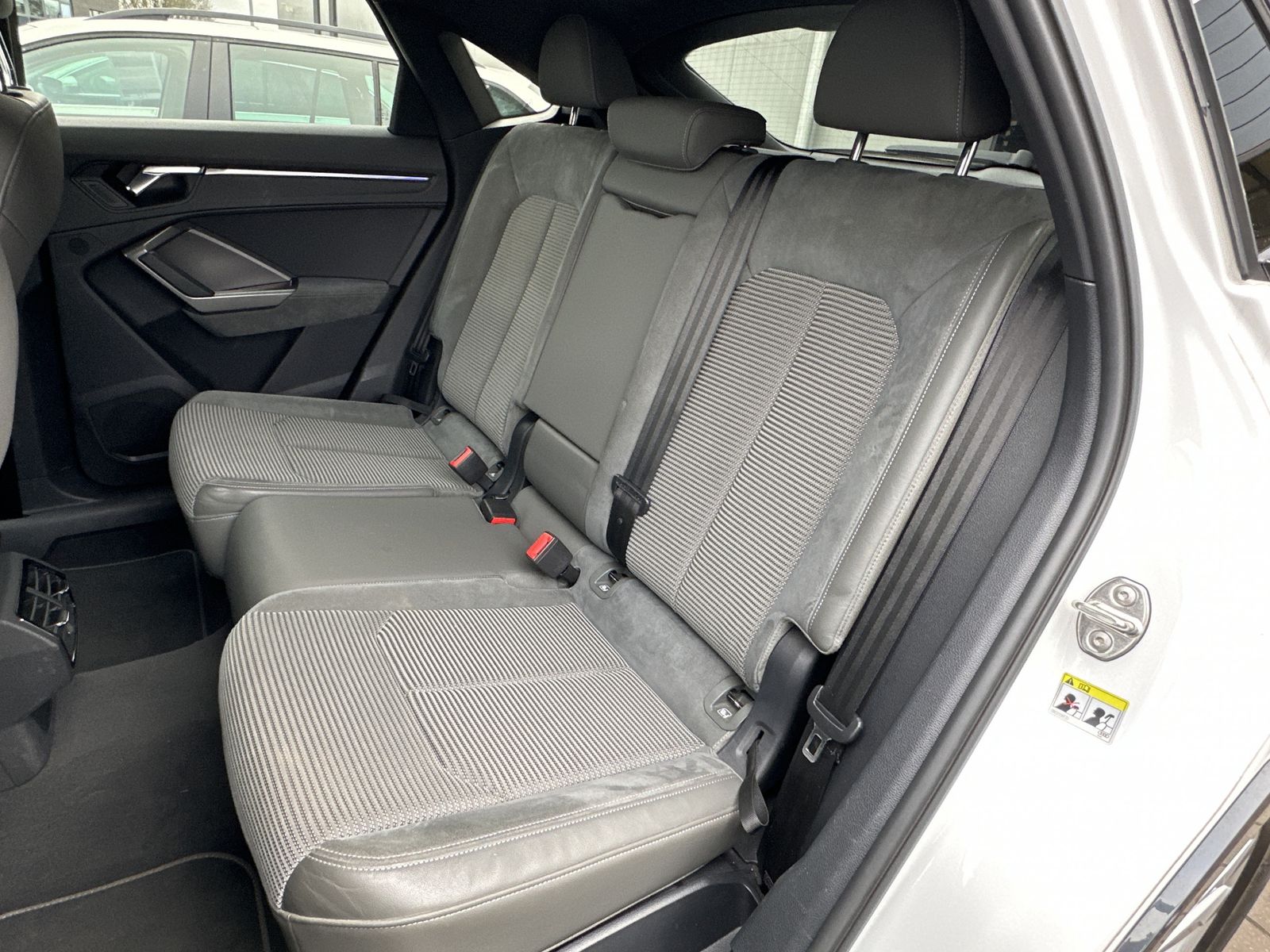 Fahrzeugabbildung Audi Q3 SpB 35 TDI Black-Paket NAV+LED+DAB+V-COCKPIT
