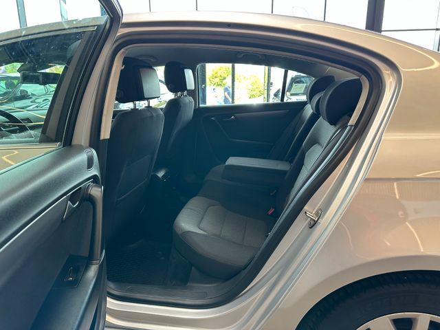 MYAUTOCENTER – Gebraucht- und Jahreswagen mit Werkstattservice in Pfaffenhofen Volkswagen Passat *ACC*NAV*AHK*PDC*SitzHZ*2-ZONEN*TotWinkel