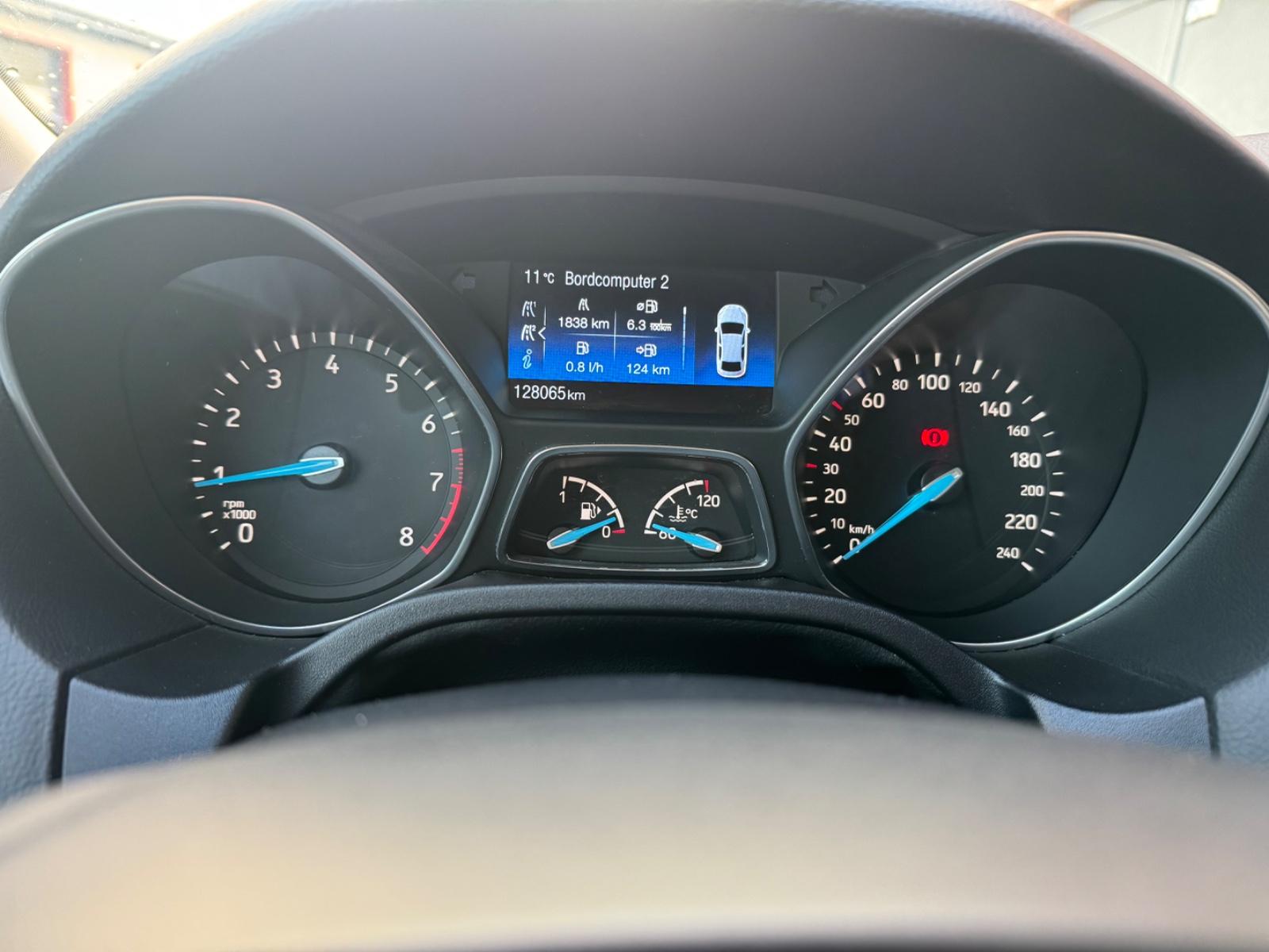 Ford Focus 2015 — photo 25
