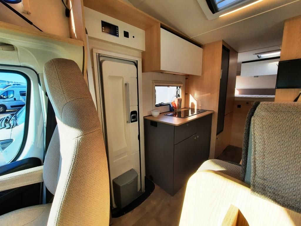 Fahrzeug Übersicht 8 Fahrzeugabbildung LMC Tourer A 690 G Verfüg./Sparen Sie 29.699,- €