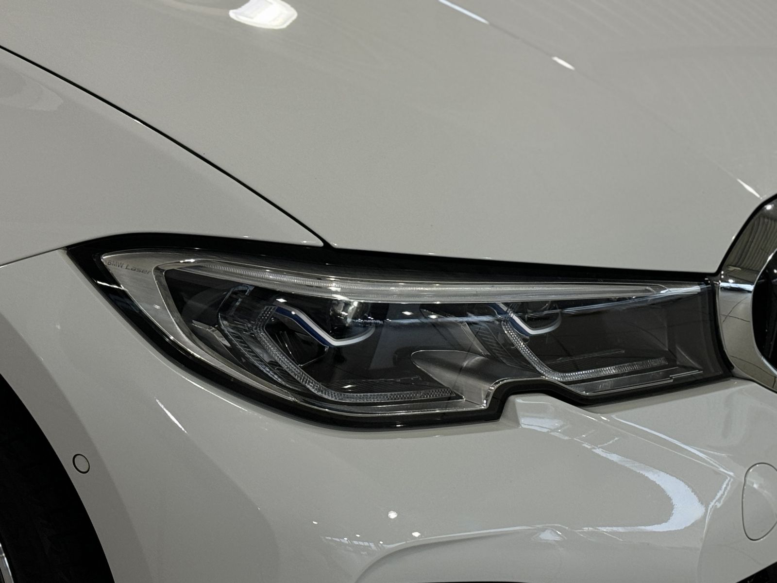 Fahrzeugabbildung BMW 320e M Sport Panoram Kamera HUD DAB HiFi Komfort