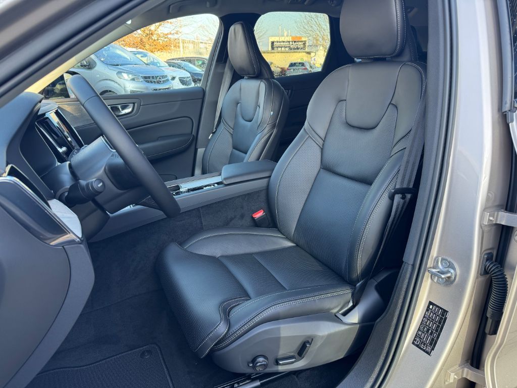 Fahrzeugabbildung Volvo XC60 T6 AWD Plus Dark+AHZV+21Zoll+SOFORT