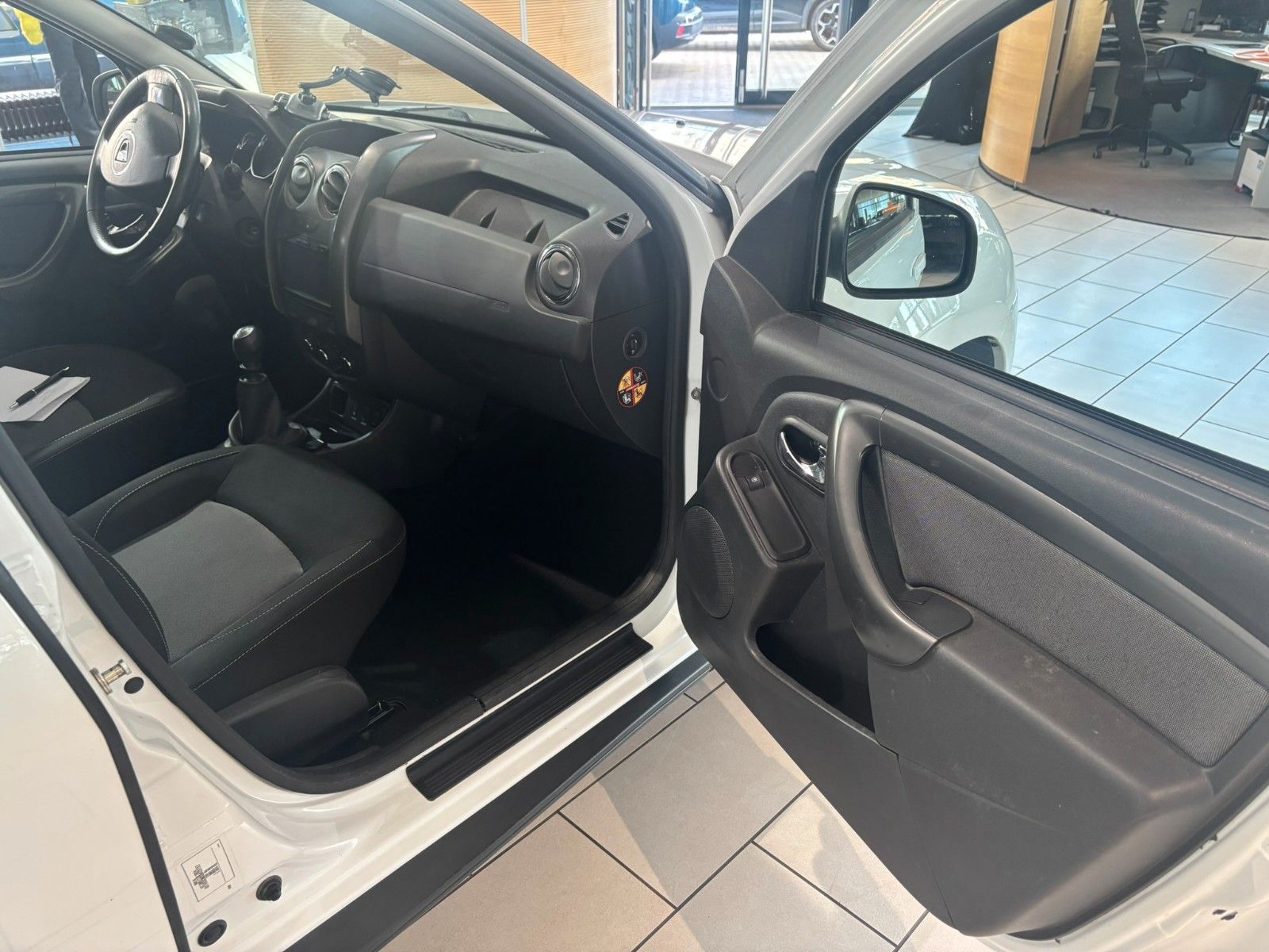 Fahrzeugabbildung Dacia Duster 1.2 92KW 2WD NAVI/ALLWETTER/5-GANG