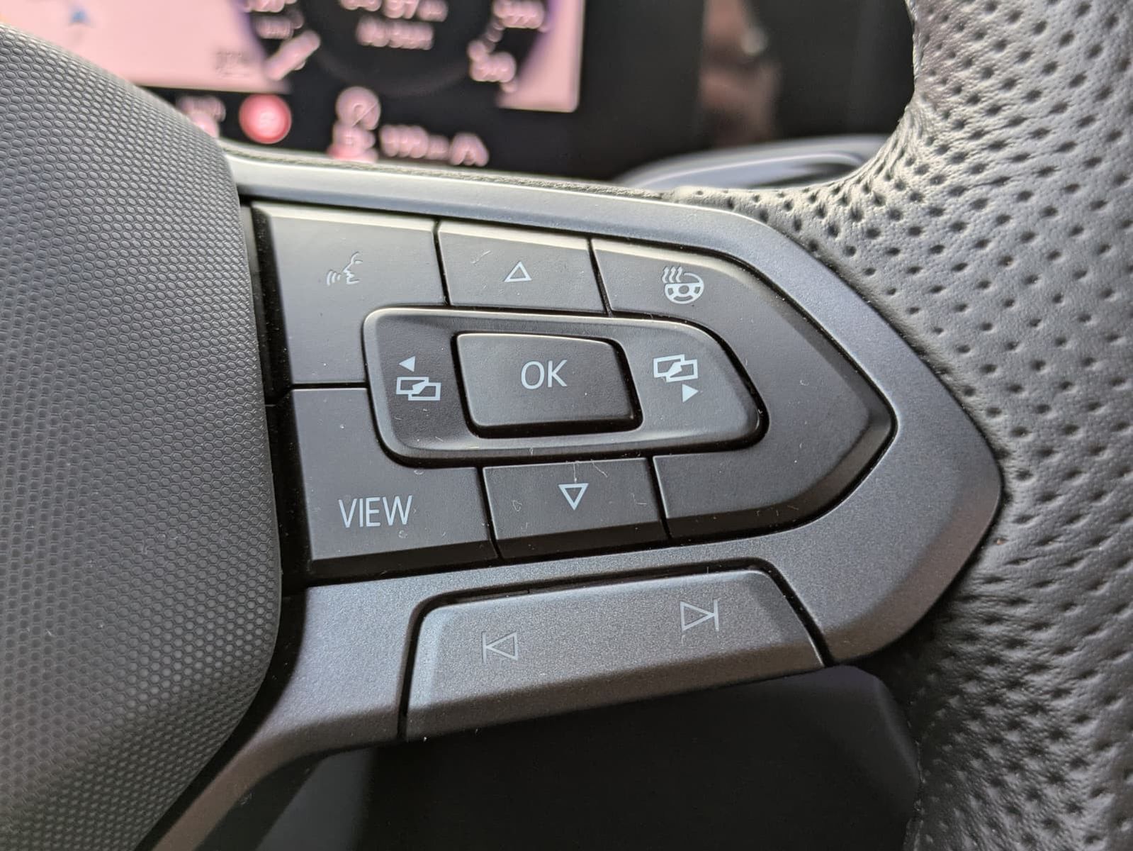 Fahrzeugabbildung Volkswagen Tayron 2.0 TDI 4M R-Line BLACK*7Si*MATRIX*PANO