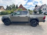 Toyota Hilux 2.8 Invincible Double Cab*360°+JBL+AHK - Toyota Hilux mit Anhängerkupplung