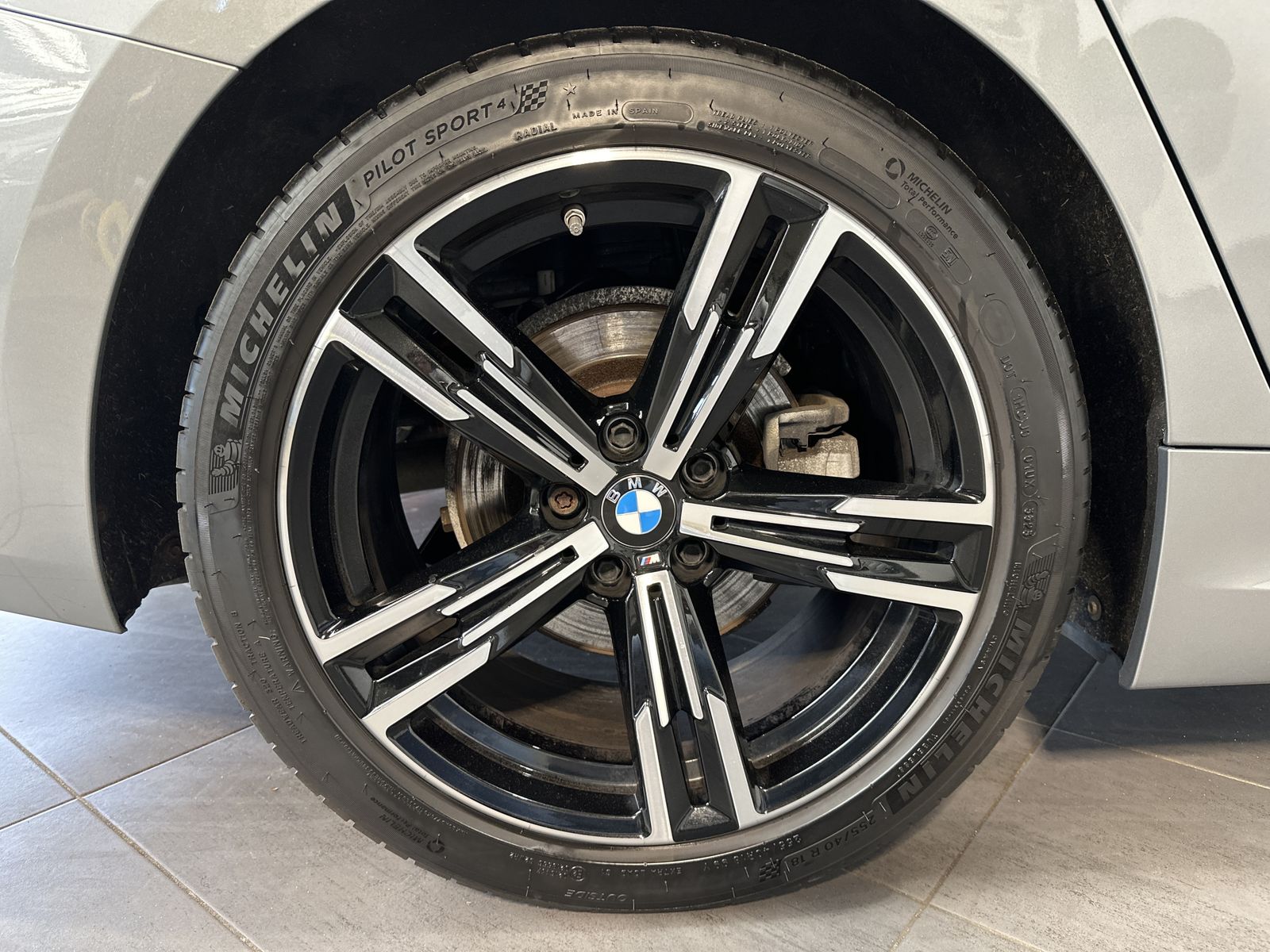 Fahrzeugabbildung BMW 320d Touring M-Sport NAV+LED+ACC+PANO+H&K+KAMERA