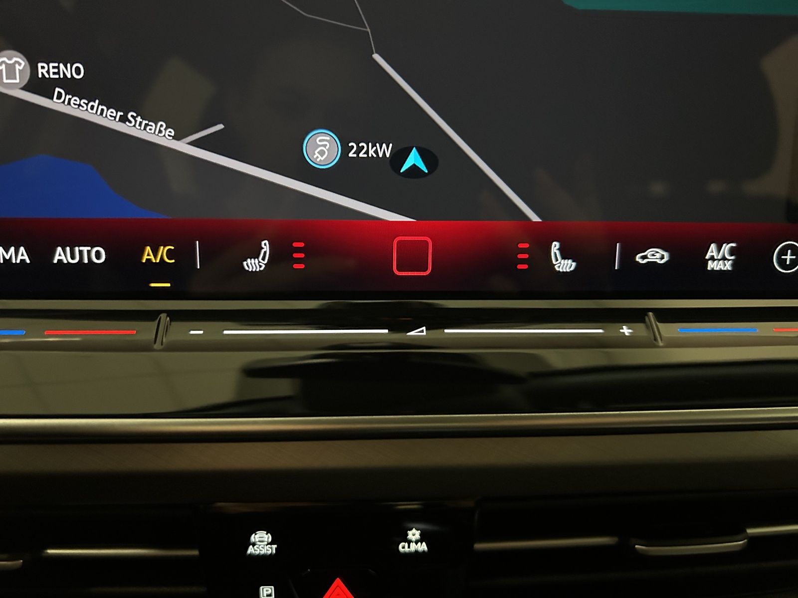 Fahrzeugabbildung Volkswagen Golf VIII Variant eTSI Life DSG LED Navi AID HUD