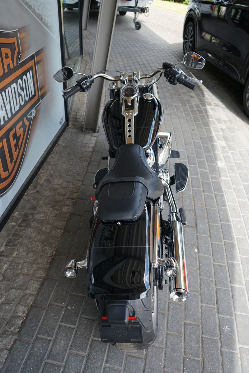 Fahrzeugabbildung Harley-Davidson Fat Boy 117 2025 Vivid Black Sofort Verfügbar