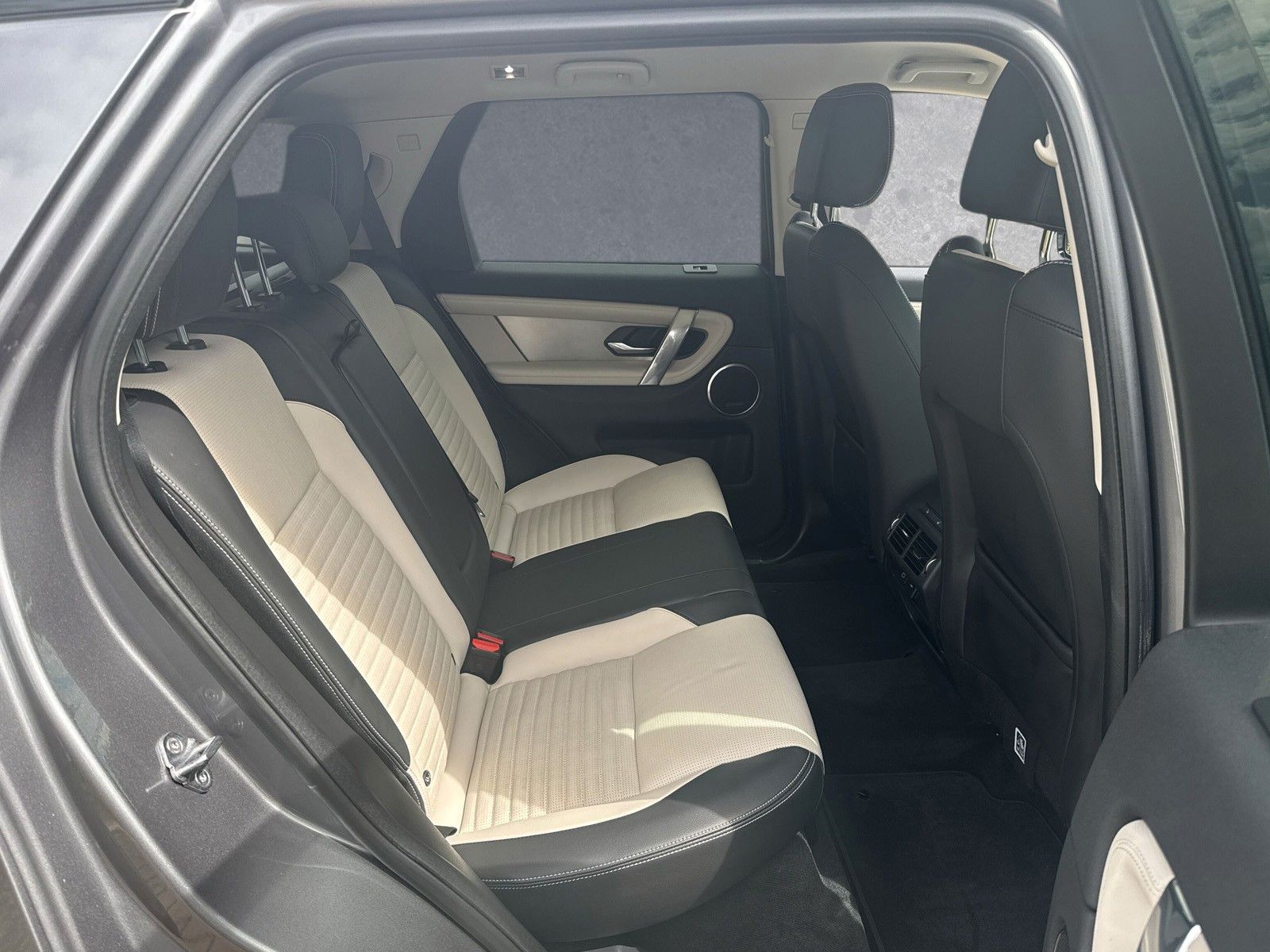 Fahrzeugabbildung Land Rover Discovery Sport P200 R-Dynamic SE
