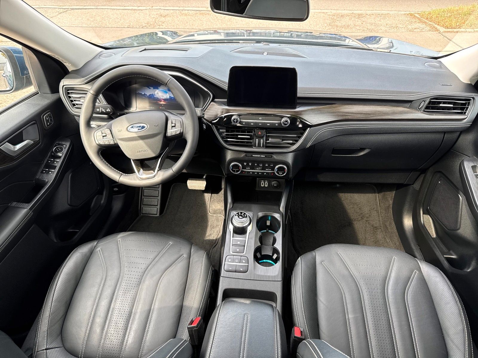 Fahrzeugabbildung Ford Kuga Plug-In Hybrid Vignale, PANORAMADACH