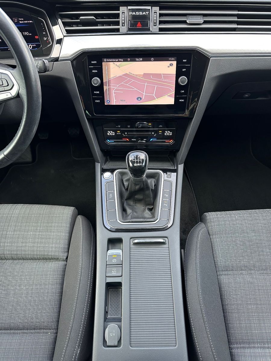 Fahrzeugabbildung Volkswagen Passat Variant 2.0 TDI Business NAV+LED+PANORAMA