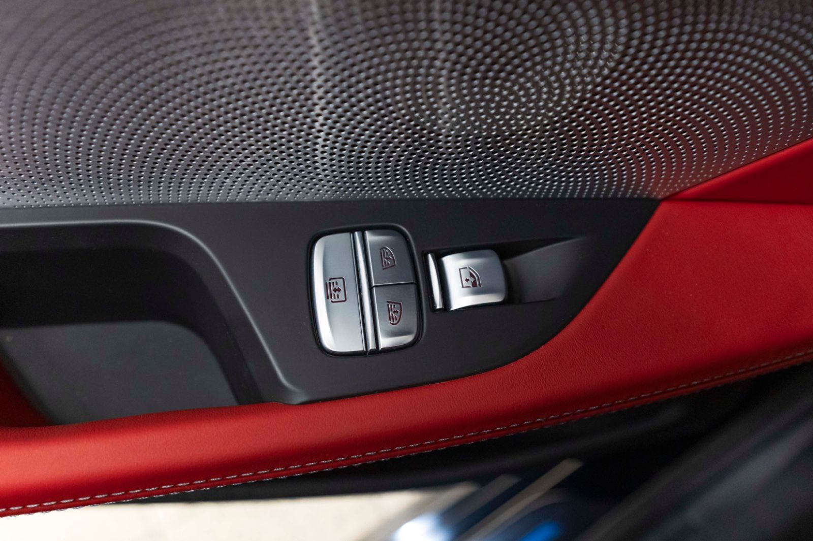 Fahrzeugabbildung BMW M8 Competition GC Head Up Laserlicht B&W ACC 360