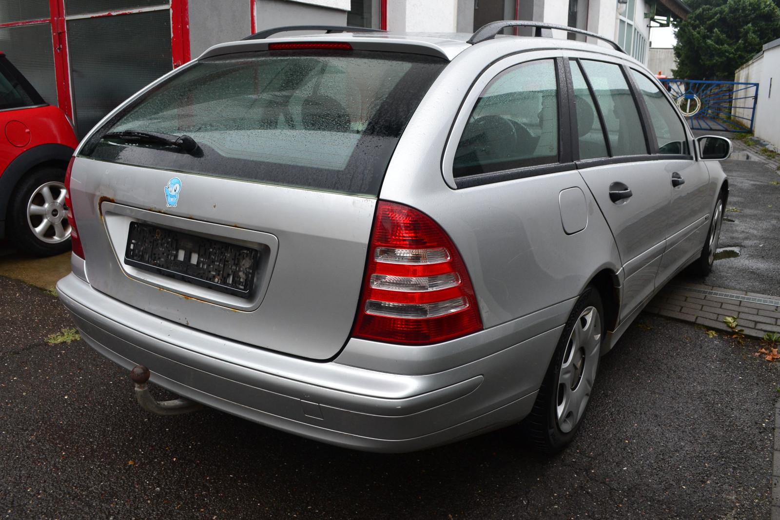 Mercedes-Benz C180 2004 — engine 1.796 cm³, 143 HP (105kW)