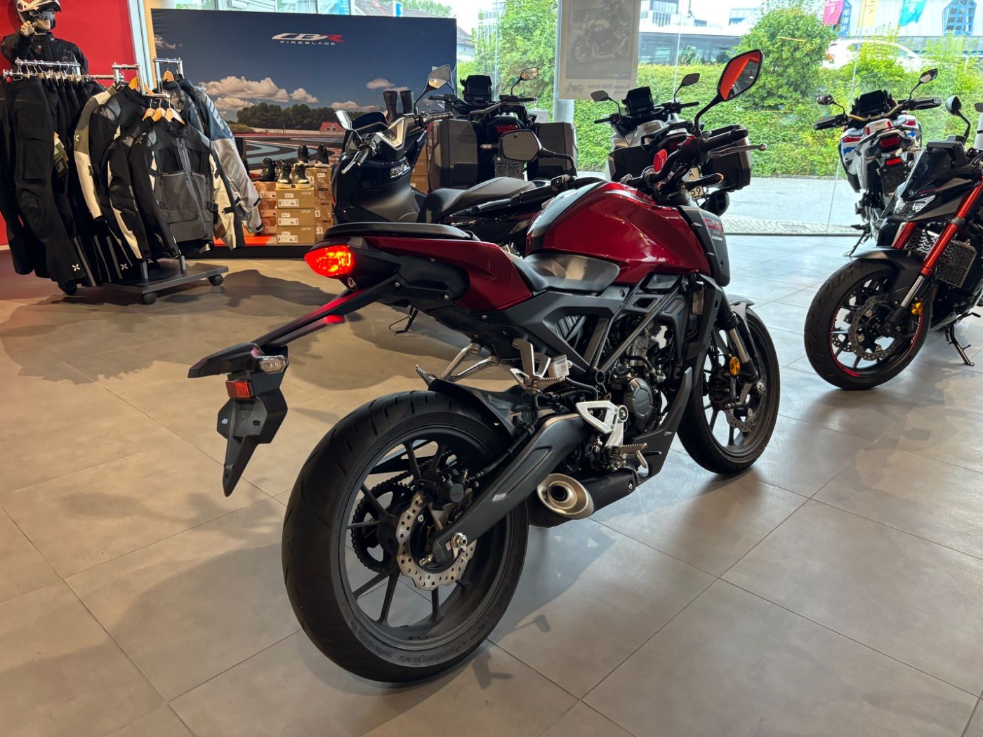 Fahrzeugabbildung Honda CB 125 R 2025