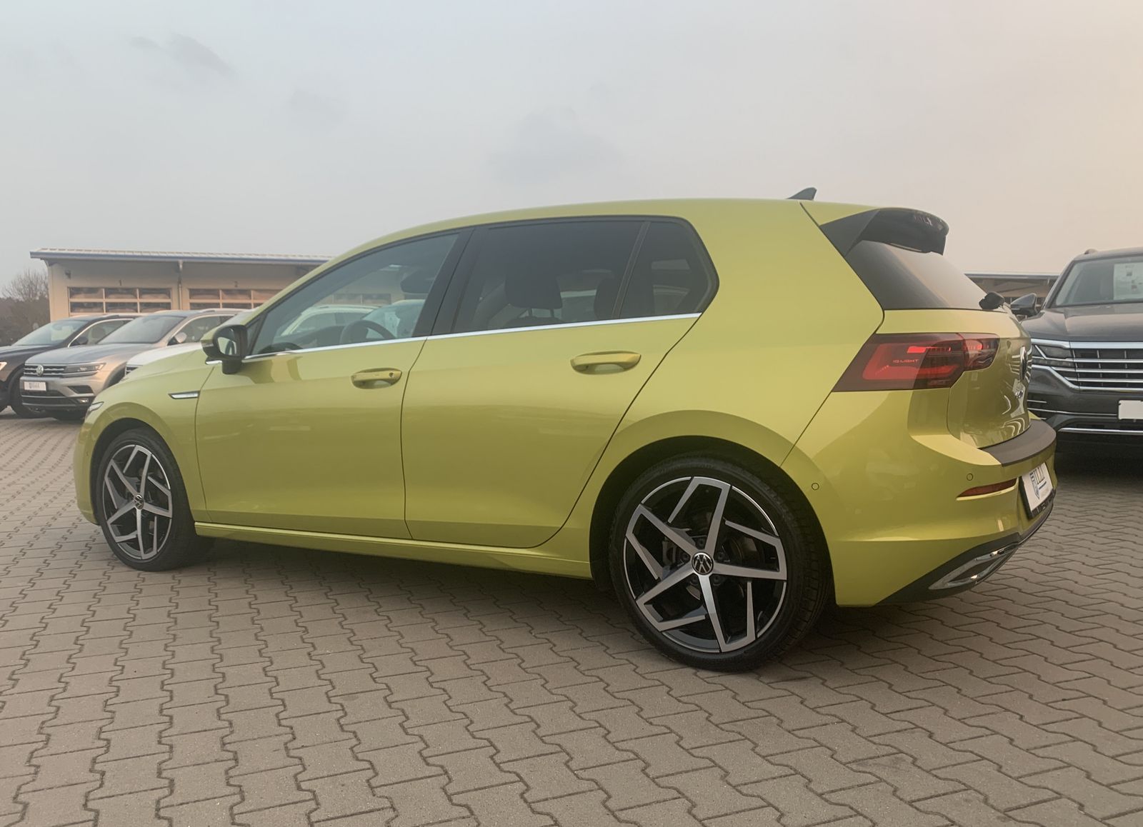 Fahrzeugabbildung Volkswagen Golf 2.0 TDI*Highline*AHK*STHZ*HeadUp*LED-Matrix