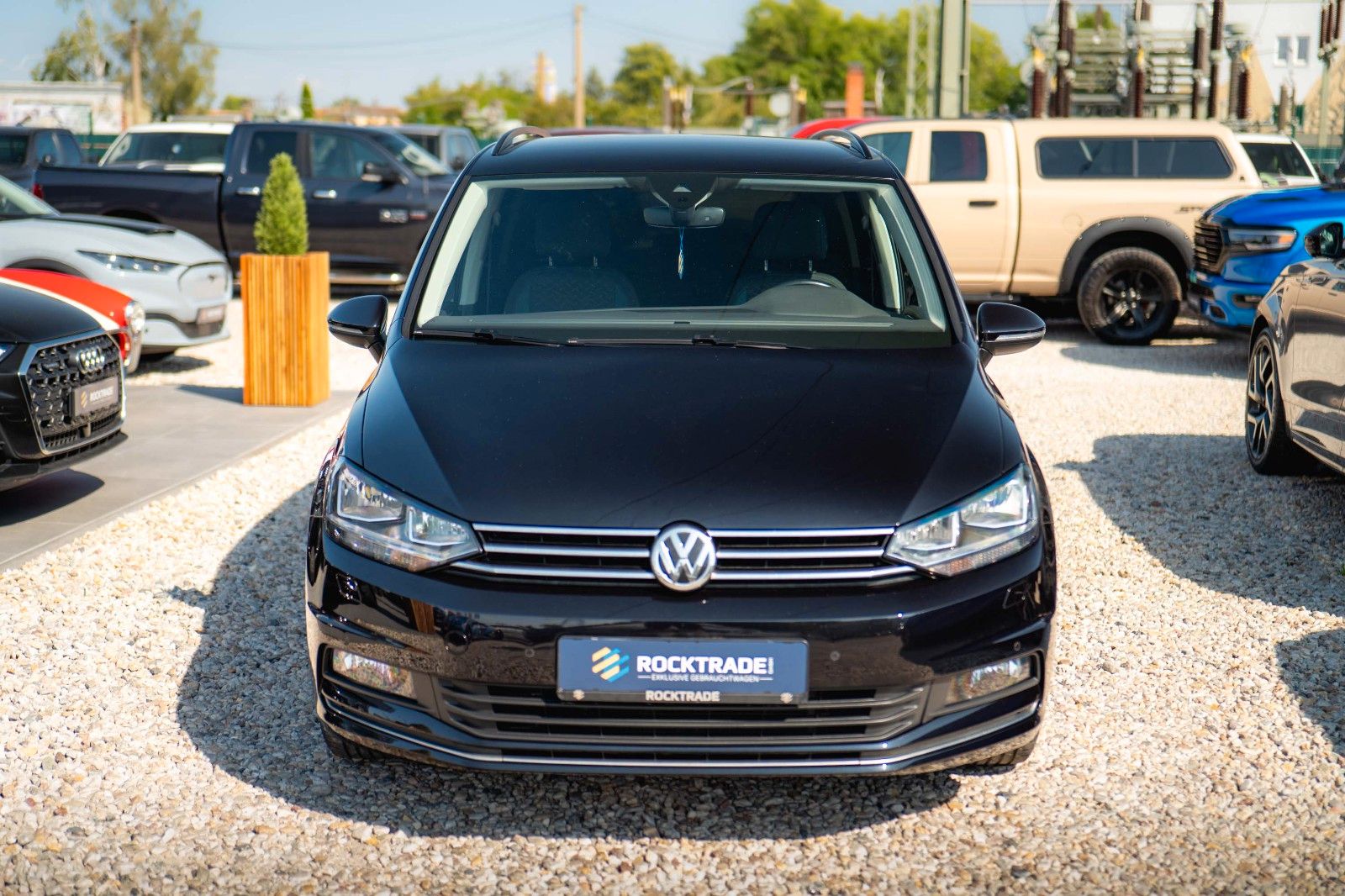 Fahrzeugabbildung Volkswagen Touran 1.6 Comfortline IQ.Drive | 7 Sitze | ACC