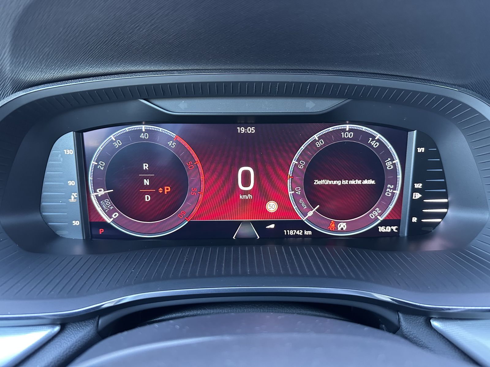 Fahrzeugabbildung SKODA Octavia Combi 2.0 TDI DSG Style NAV+MATRIX+AHK