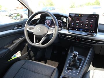 Volkswagen Golf VIII TSI Life Panoramad.