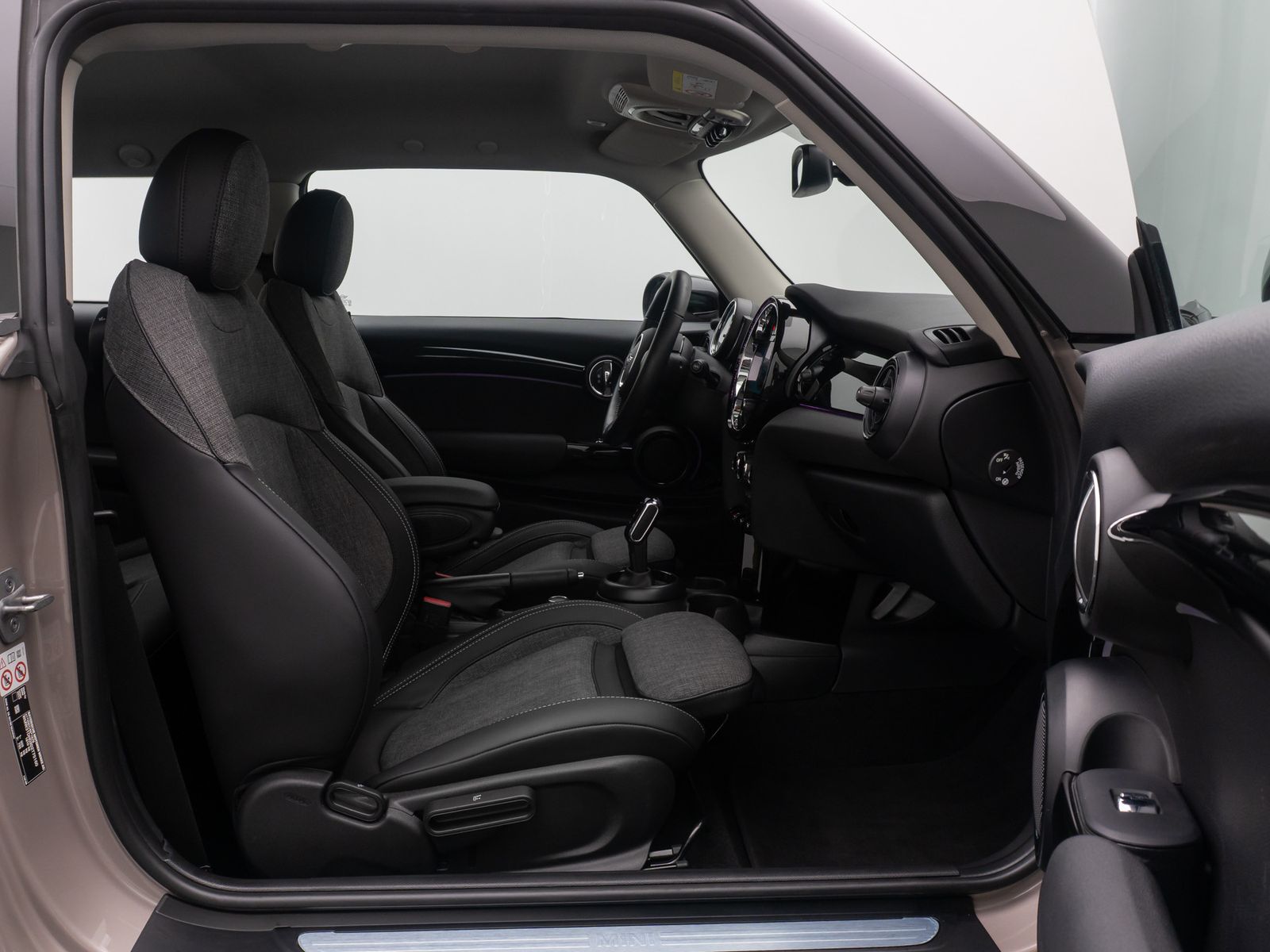 Fahrzeugabbildung MINI COOPER Trim GeschwindigReg DAB Sportsitze Leder