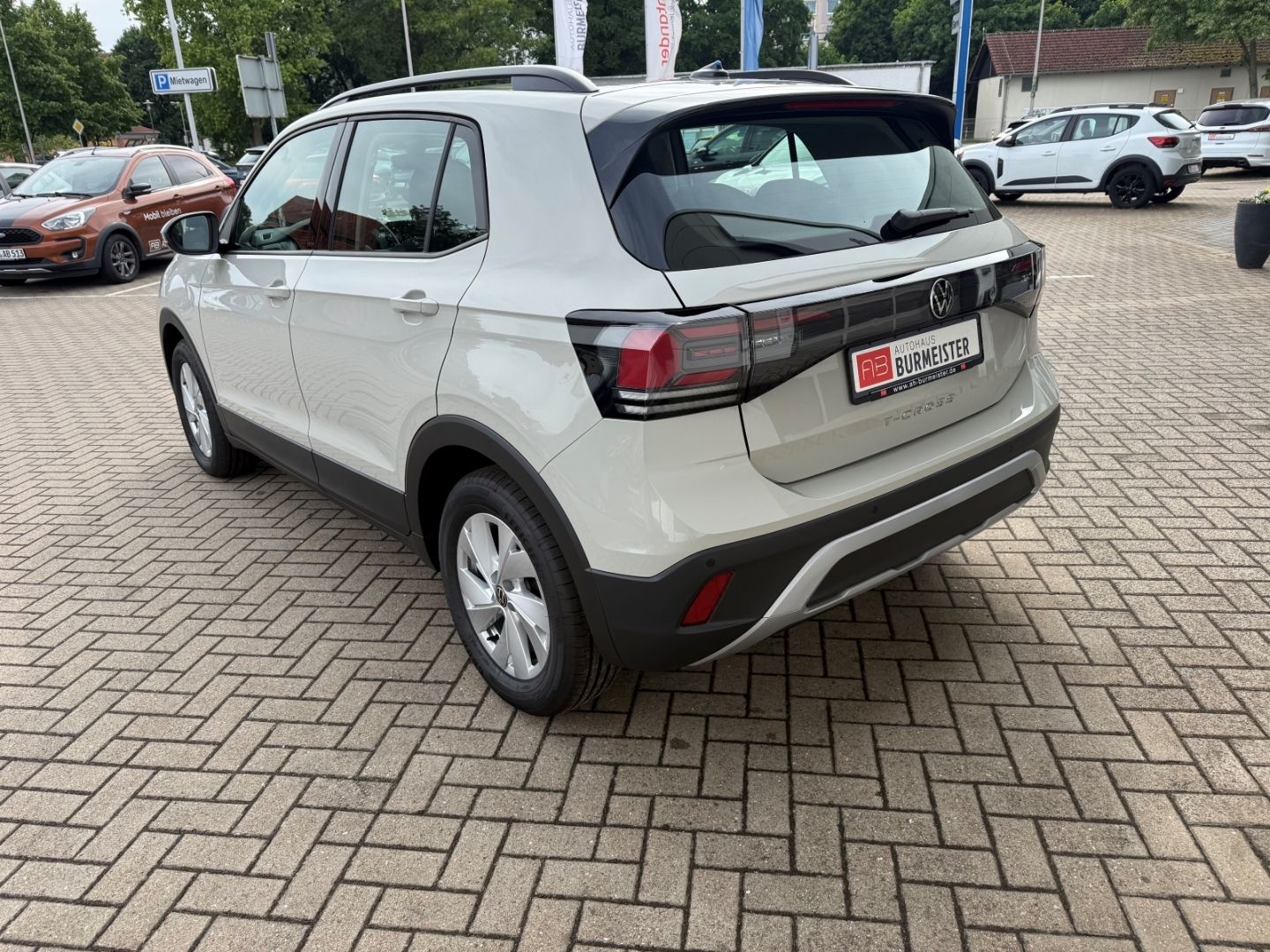 Fahrzeugabbildung Volkswagen T-Cross 1.0 TSI 70 kW Life Digitales Cockpit LED