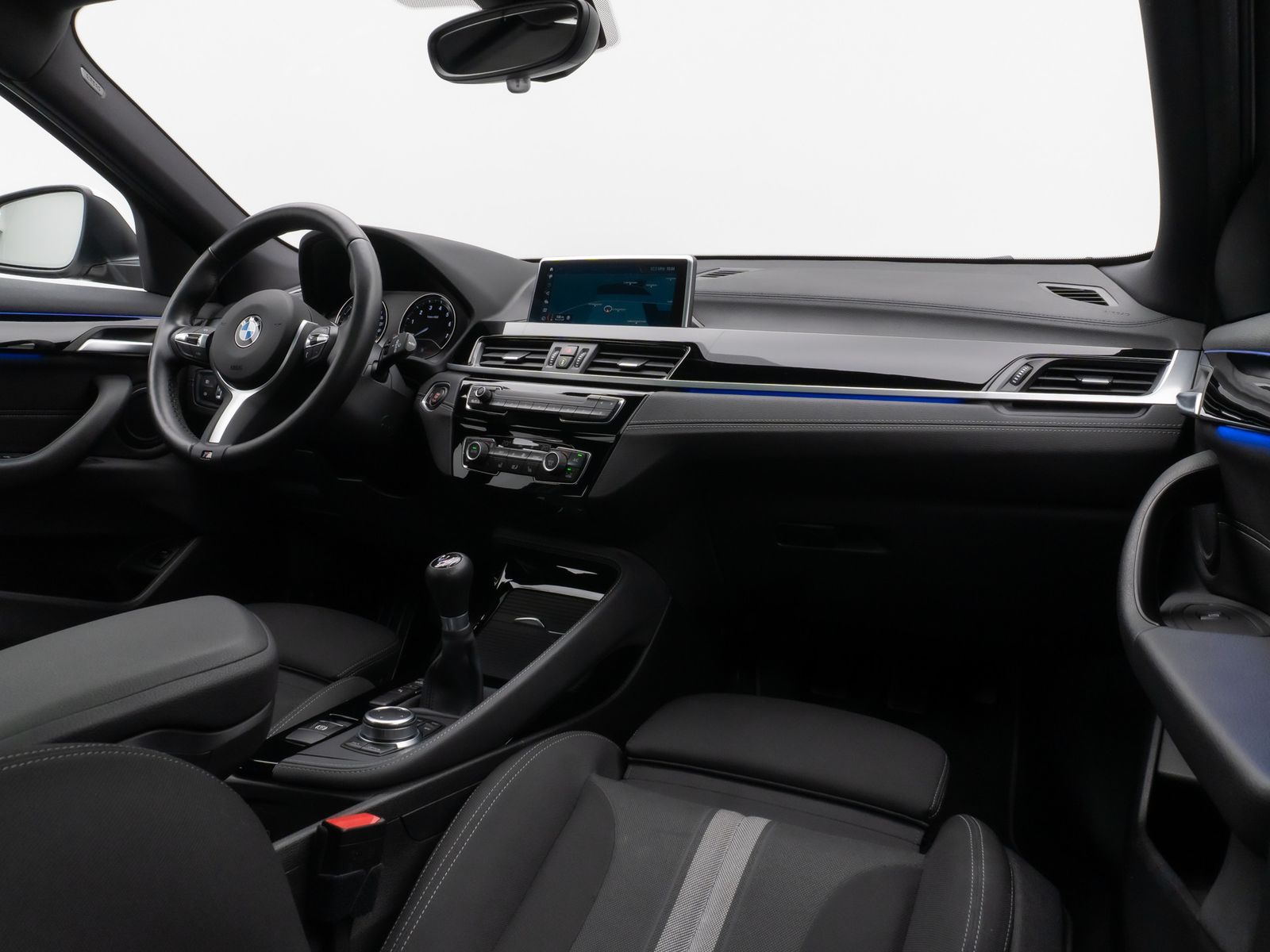 Fahrzeugabbildung BMW X2 sD18i Panorama Kamera DAB HiFi Komfort MSport