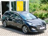 Hyundai i30 cw blue Premium NAVI,AHK,2.HAND,SERVICE NEU - Hyundai i30 Premium mit Diesel-Antrieb