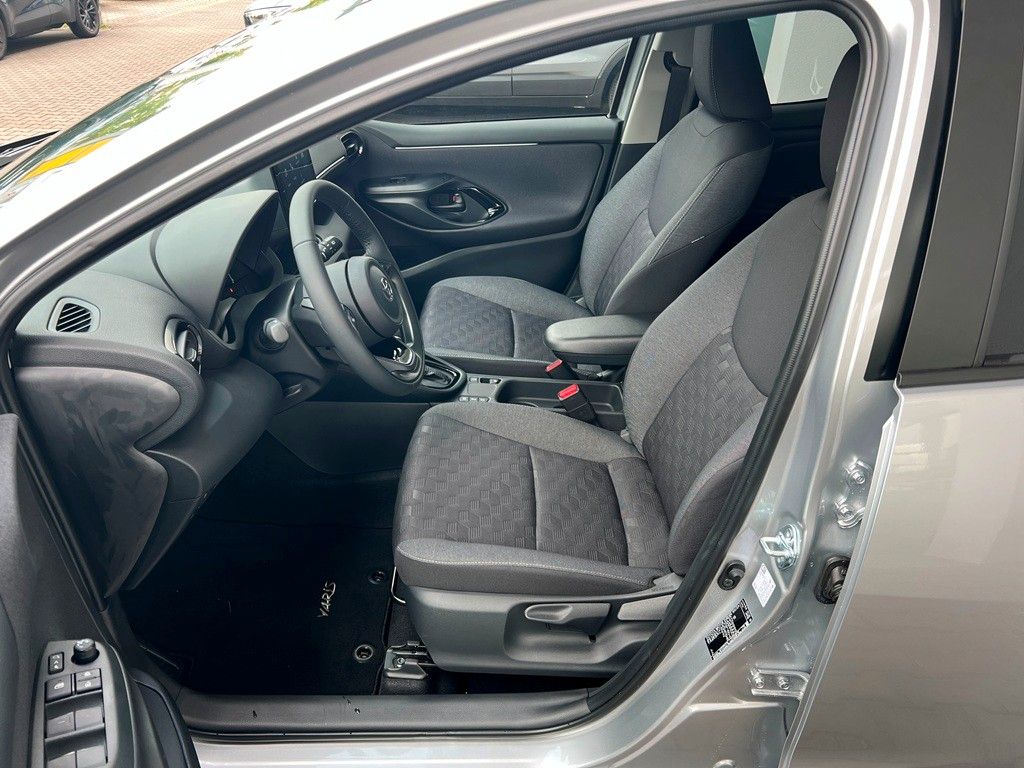 Fahrzeugabbildung Toyota Yaris Hybrid 1.5 Teamplayer Safety +Comfortpaket