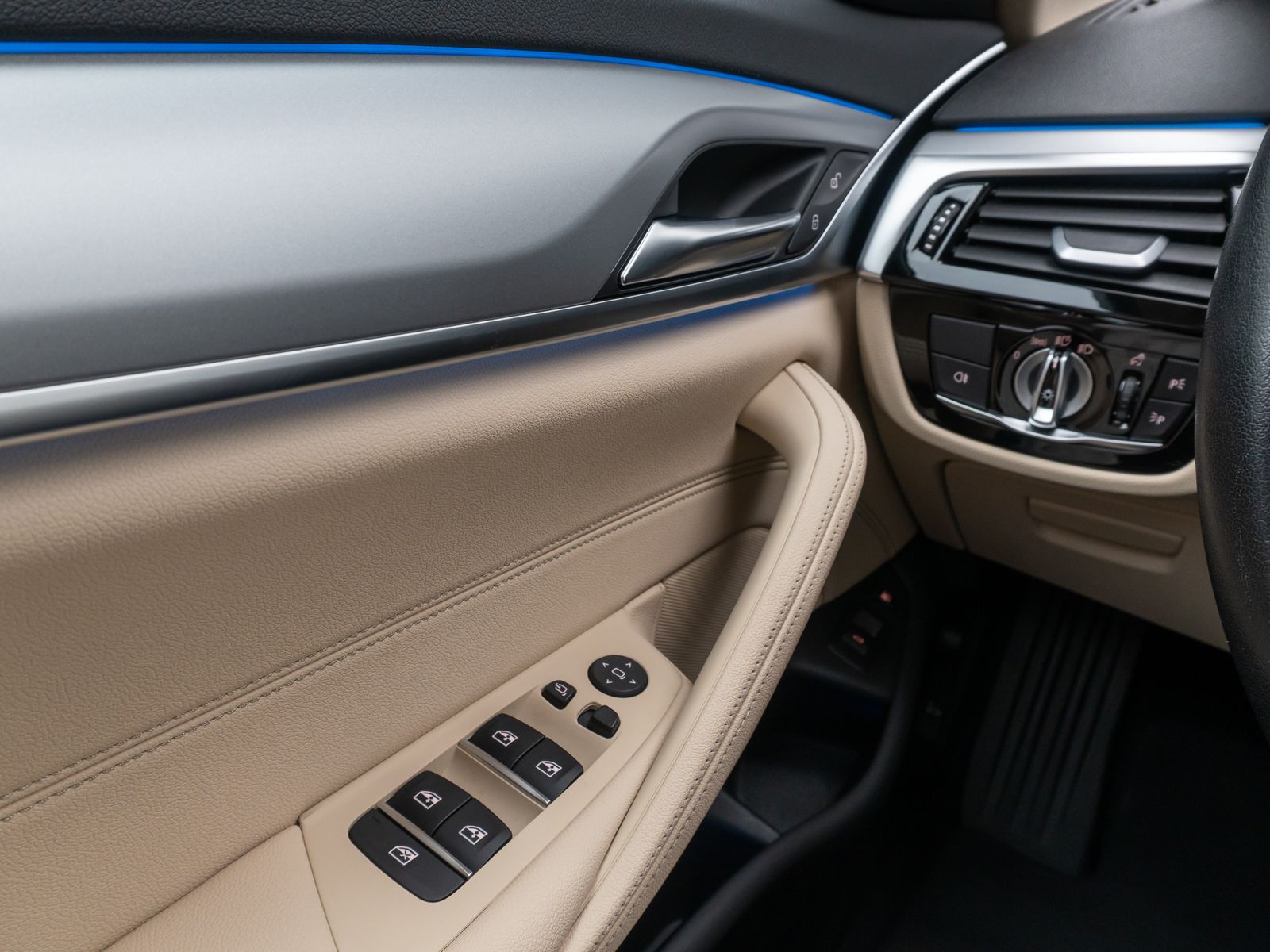 Fahrzeugabbildung BMW 530e Alarm AHK ACC Kamera DAB HiFi WLAN Sport