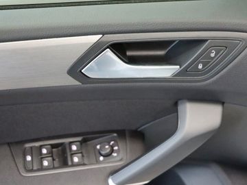 Volkswagen Touran 2.0 DSG R-Line 7-Sitze AHK Kamera
