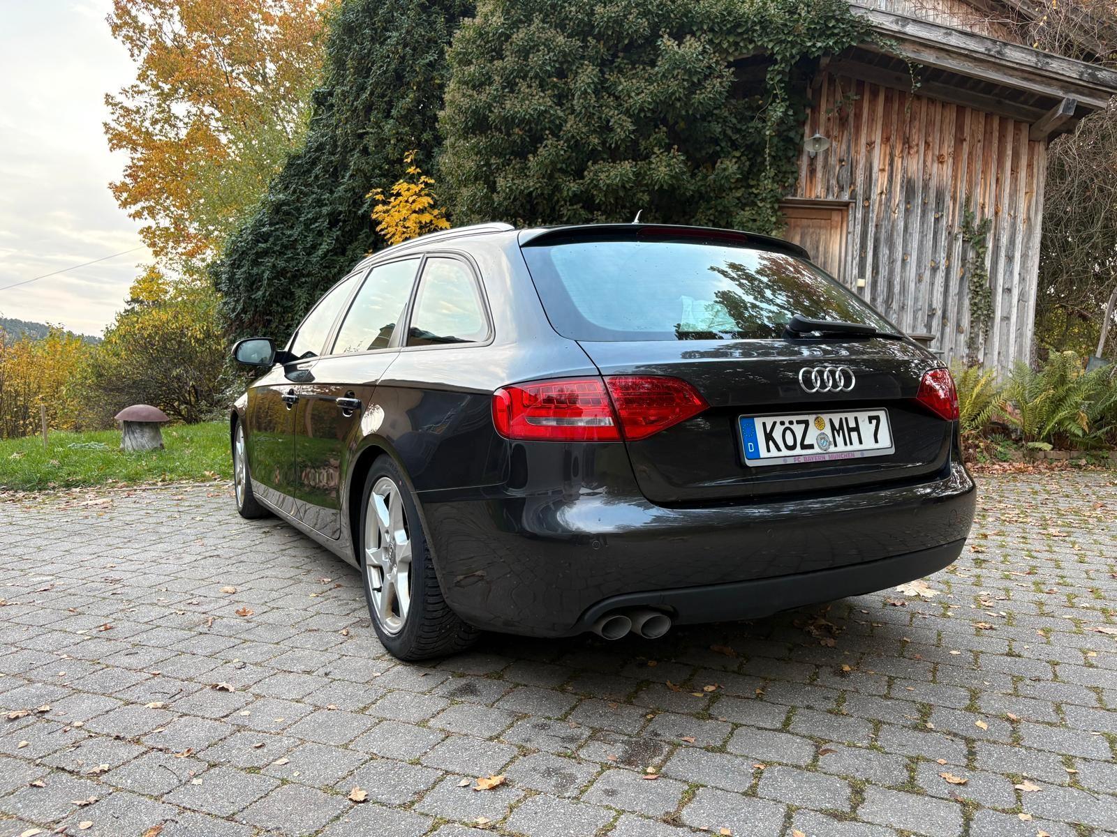 Audi A4 2011 — rear view