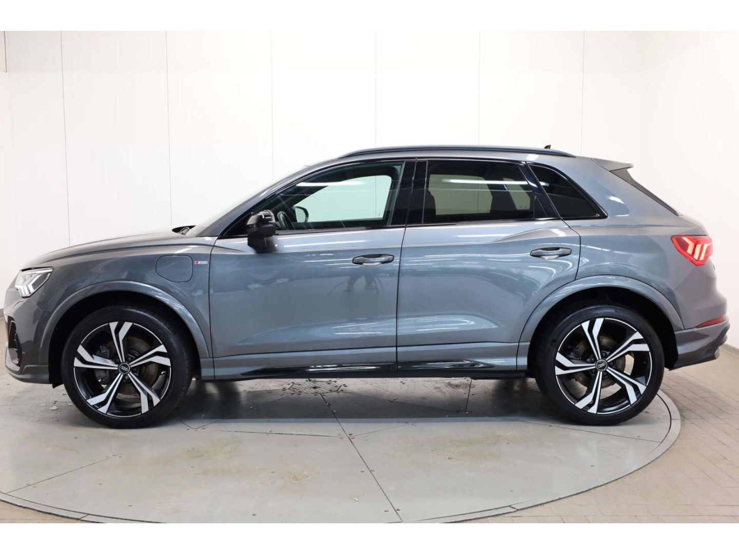 Audi Q3 45 TFSI e S line AHK/Pano/Matrix/NAV/Sonos foto 5