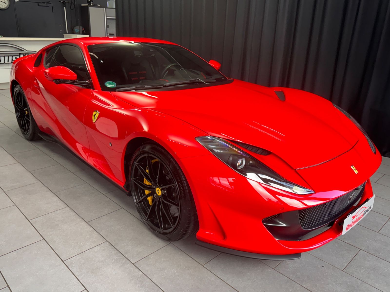 Fahrzeugabbildung Ferrari 812 Superfast|CARBON-SCHALENSITZE|360"KAMERA|ACC